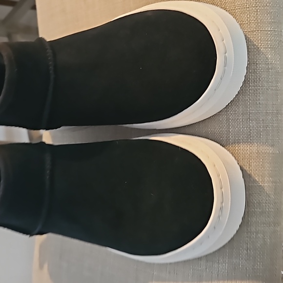 UGG Alameda Mini Boot - Picture 4 of 11